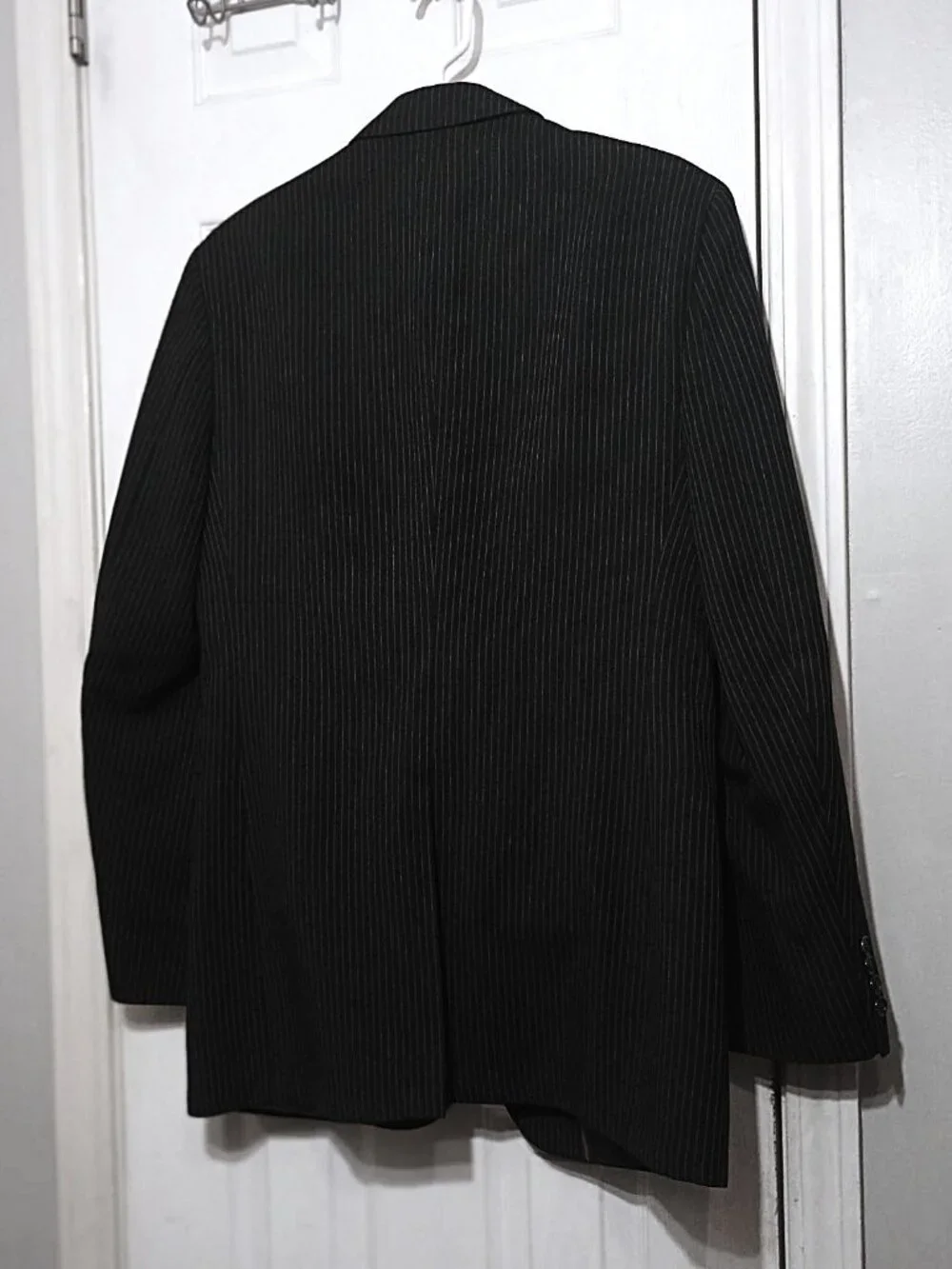 Amesbury Men Charcoal Pinstripe 2 Piece Suit  40L